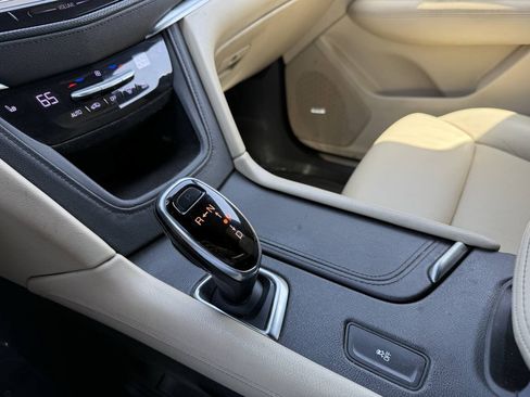 Used 2017 Cadillac XT5 FWD image 20
