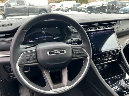 Used 2024 Jeep Grand Cherokee L Limited image 39