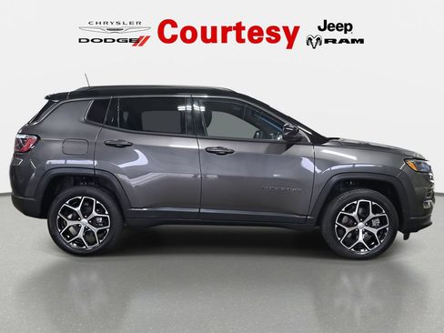 Certified 2024 Jeep Compass Limited image 2