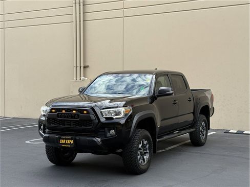 Used 2017 Toyota Tacoma TRD Off-Road image 1