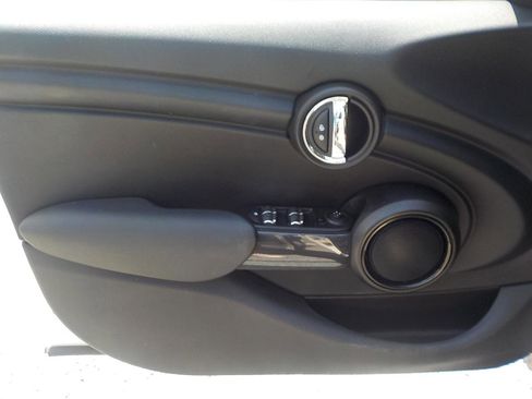 Used 2016 MINI Cooper 4-Door Hardtop FWD image 9