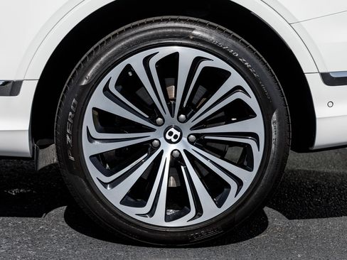 Certified 2023 Bentley Bentayga AWD/4WD image 13