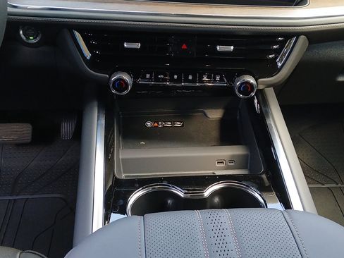 New 2025 Chevrolet Suburban High Country image 13