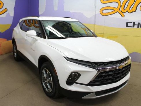 Used 2024 Chevrolet Blazer LT w/ Convenience Package FWD image 2