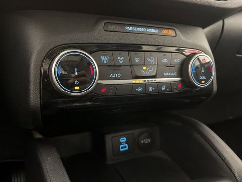 Used 2022 Ford Escape Titanium image 14