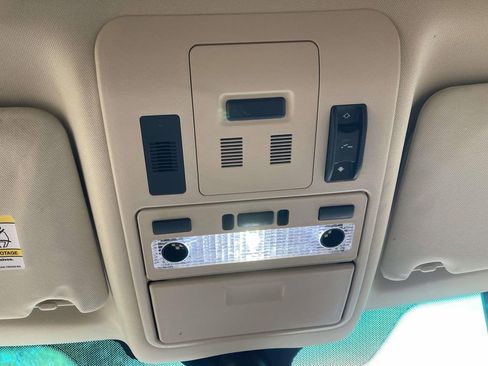 Used 2011 Land Rover Range Rover HSE AWD/4WD image 19