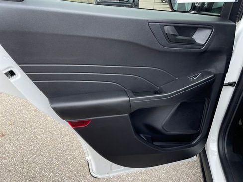 Used 2022 Ford Escape SE w/ SE Sport Appearance Package image 29