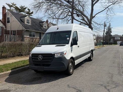 Used 2024 Mercedes-Benz eSprinter 170 Cargo image 2