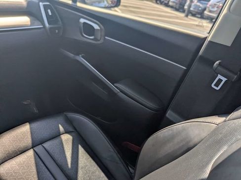 Used 2023 Kia Sorento S w/ Panoramic Sunroof Package AWD/4WD image 17