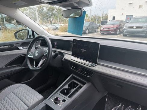 Used 2025 Volkswagen Tiguan S image 18