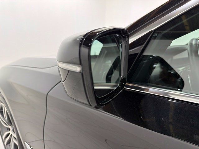 Used 2021 BMW 530i xDrive w/ Convenience Package AWD/4WD image 9