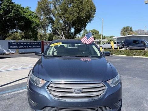 Used 2018 Ford Taurus SEL w/ Equipment Group 201A FWD image 9