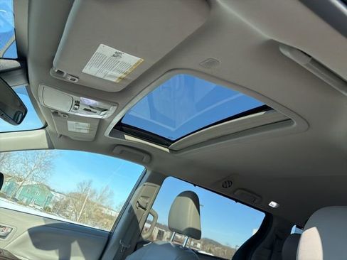 Used 2019 Toyota Sienna XLE image 14