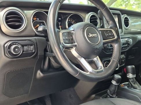 Used 2019 Jeep Wrangler Unlimited Sahara AWD/4WD image 8