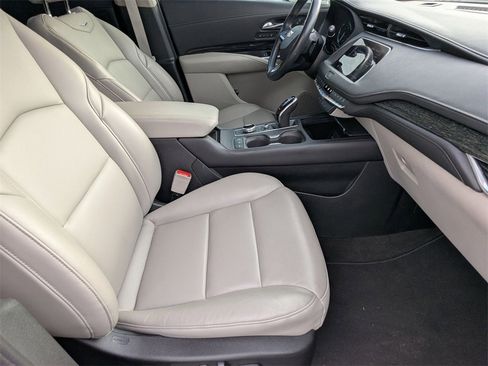 Used 2022 Cadillac XT4 Premium Luxury w/ Enhanced Visibility Package image 20