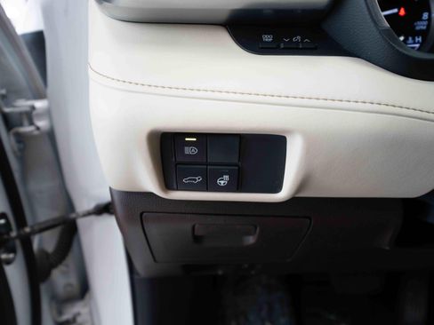 Used 2020 Toyota Highlander Limited AWD/4WD image 11