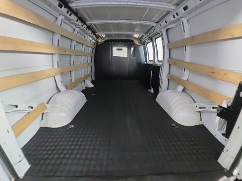 Used 2024 GMC Savana 2500 w/ Driver Convenience Package image 13