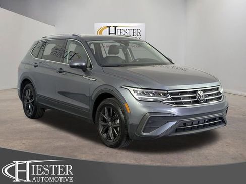 Used 2024 Volkswagen Tiguan SE image 1