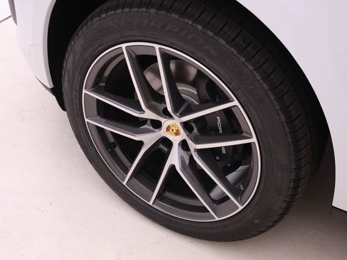 Used 2025 Porsche Macan image 7