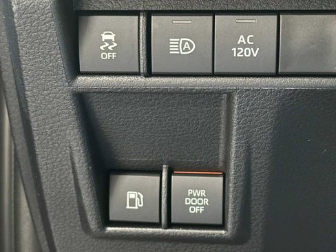 Certified 2026 Toyota Sienna XLE Woodland Edition image 18