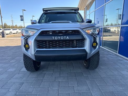 Used 2019 Toyota 4Runner TRD Off-Road AWD/4WD image 4