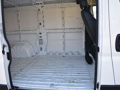 Used 2025 RAM ProMaster 2500 w/ Convenience Group FWD image 16