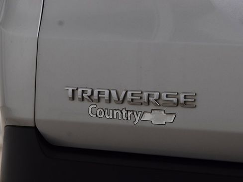 Used 2018 Chevrolet Traverse LT image 23