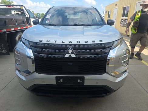 Used 2022 Mitsubishi Outlander SE AWD/4WD image 2