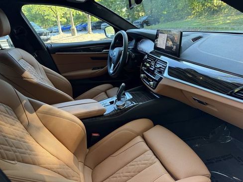 Used 2023 BMW 530i w/ Convenience Package RWD image 33