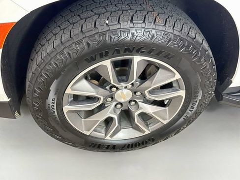 Used 2023 Chevrolet Suburban LT w/ LT Signature Plus Package RWD image 35