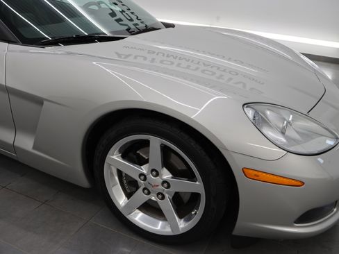 Used 2005 Chevrolet Corvette Coupe w/ Preferred Equipment Group RWD image 17