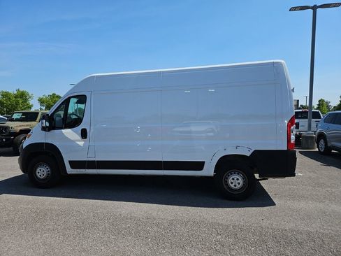 Used 2024 RAM ProMaster 2500 w/ Convenience Group FWD image 4