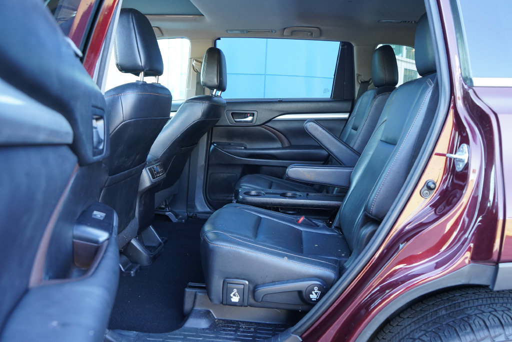Used 2018 Toyota Highlander XLE AWD/4WD image 29
