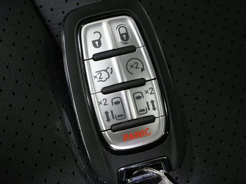 New 2026 Chrysler Pacifica Select AWD/4WD image 30