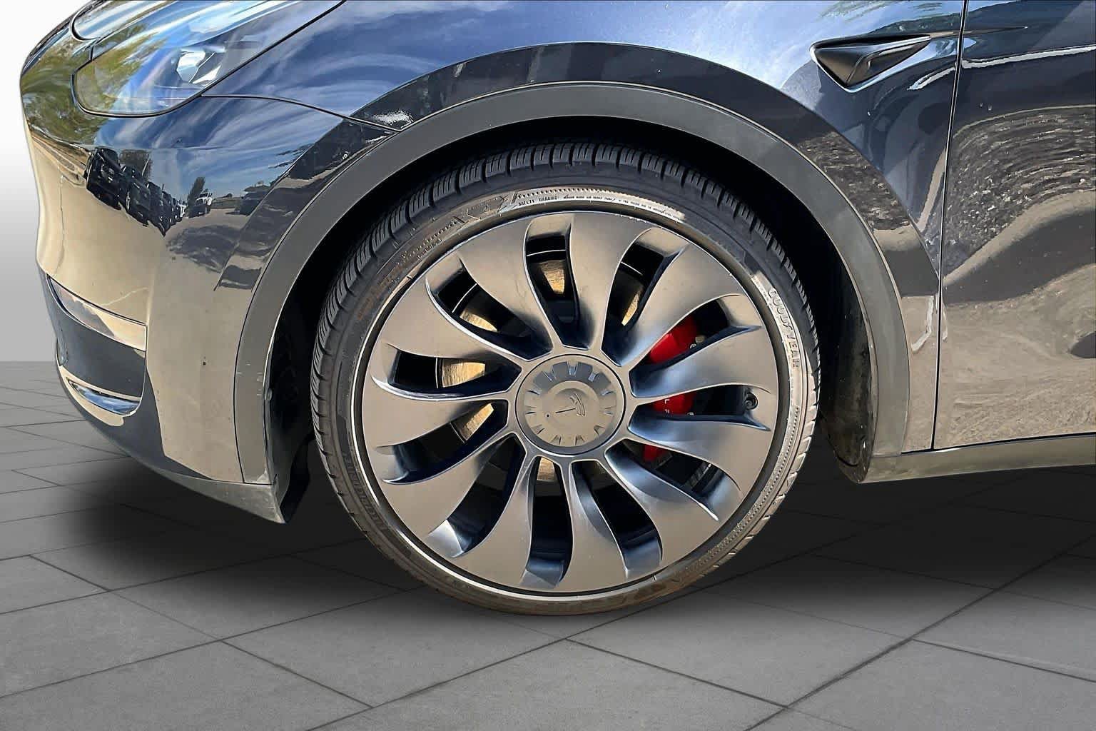Used 2024 Tesla Model Y Performance AWD/4WD image 10