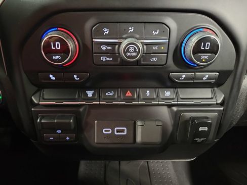 Used 2020 Chevrolet Silverado 2500 LT w/ Convenience Package AWD/4WD image 16