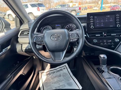 Used 2023 Toyota Camry SE image 2