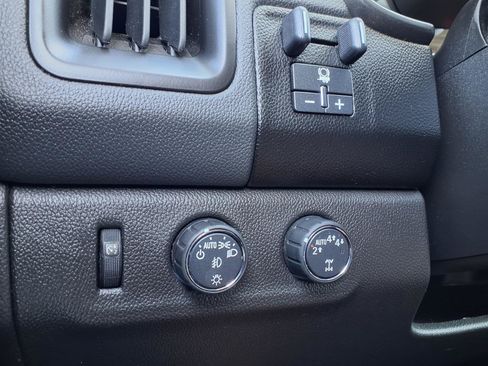 Used 2022 Chevrolet Colorado LT w/ LT Convenience Package AWD/4WD image 16