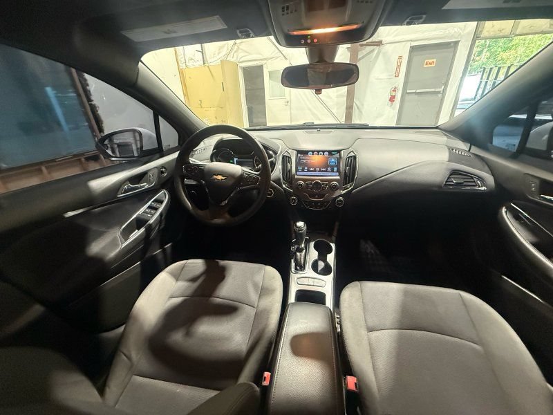 Used 2018 Chevrolet Cruze LT w/ Sun And Sound Package FWD image 10