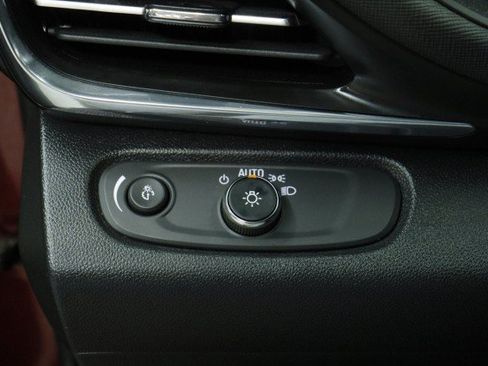 Used 2025 Buick Envista Preferred w/ Convenience II Package FWD image 9
