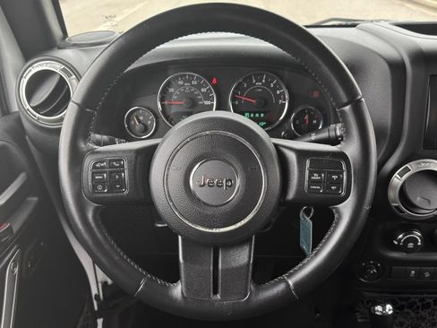 Used 2016 Jeep Wrangler Unlimited Sahara w/ Connectivity Group AWD/4WD image 4