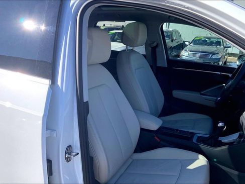 Used 2023 Audi Q3 2.0T Premium Plus w/ Premium Plus Package image 9