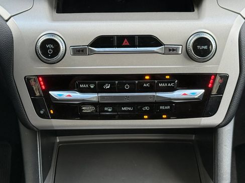 Used 2023 Ford Explorer XLT w/ Equipment Group 202A AWD/4WD image 23