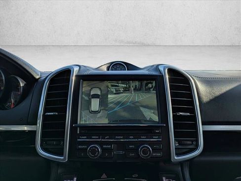 Used 2016 Porsche Cayenne Turbo image 13