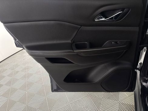 Used 2021 GMC Acadia SLT w/ Technology Package image 12