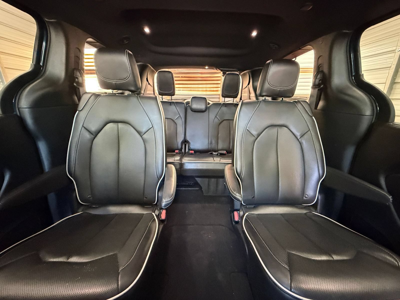 Used 2025 Chrysler Pacifica Limited FWD image 41