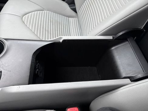 Used 2022 Toyota Camry SE image 24