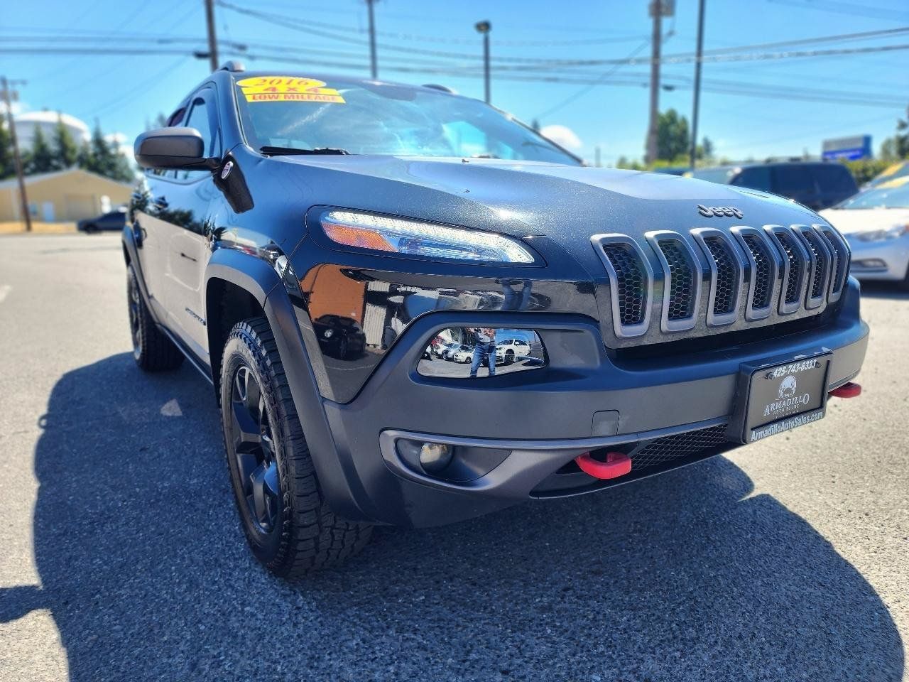 Used 2016 Jeep Cherokee Trailhawk w/ Leather Interior Group AWD/4WD image 3