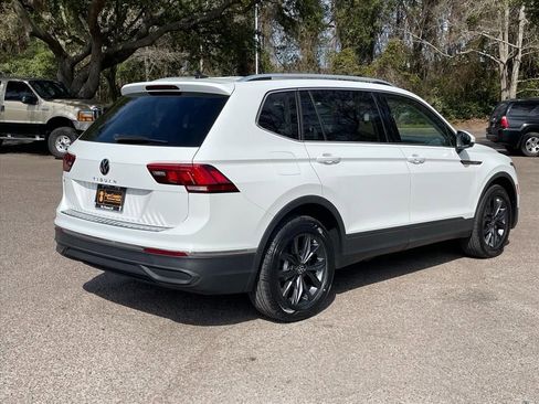 Used 2022 Volkswagen Tiguan SE image 3