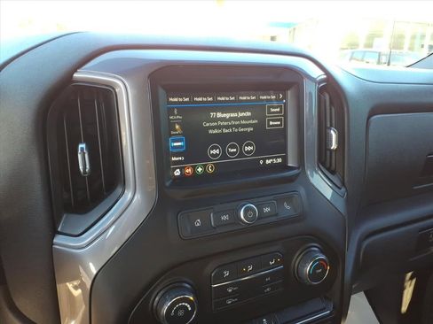 Used 2019 Chevrolet Silverado 1500 Custom Trail Boss w/ Custom Convenience Package AWD/4WD image 18